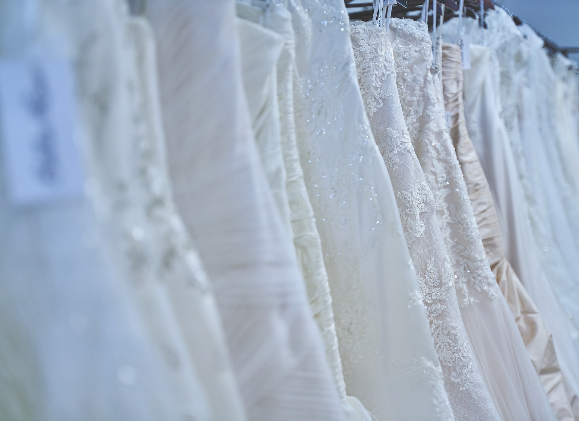 Einzigartige Brautmoden: Entdecke deinen Traumlook für den großen Tag