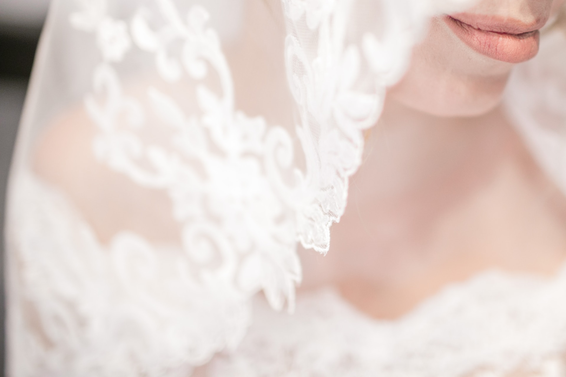 Welche Brautkleider passen zu Ihrem Hochzeitsthema?